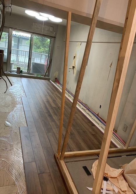 9/12　世田谷区上野毛現場　フローリング施工