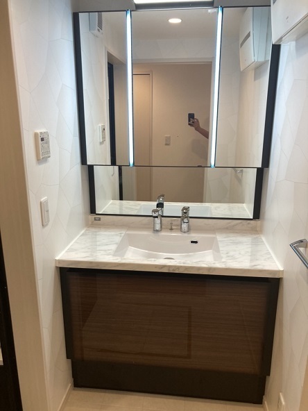 12/10　LIXIL ルミシス洗面化粧台設置工事